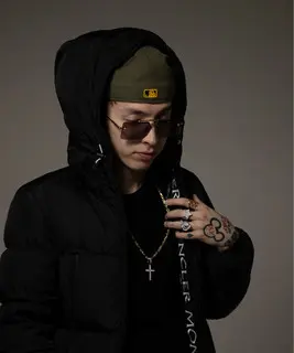 YB