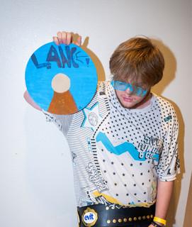 L!