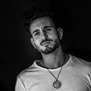 DJ