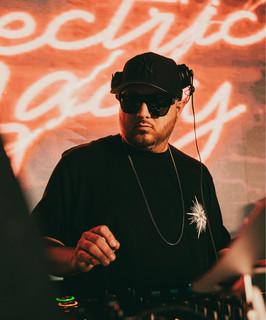 AB