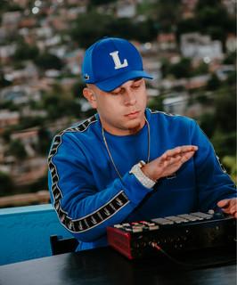 DA