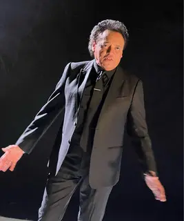 LT