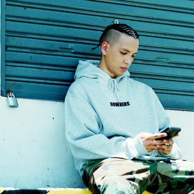 YB